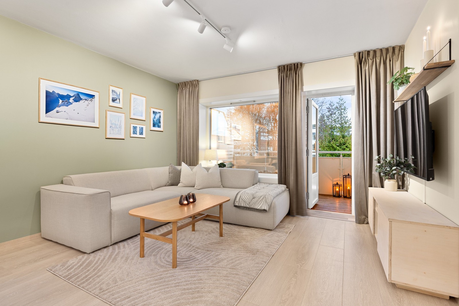 Leiligheten er 54 kvm med utgang til balkong, lagringsplass i tre boder. Galleribilde