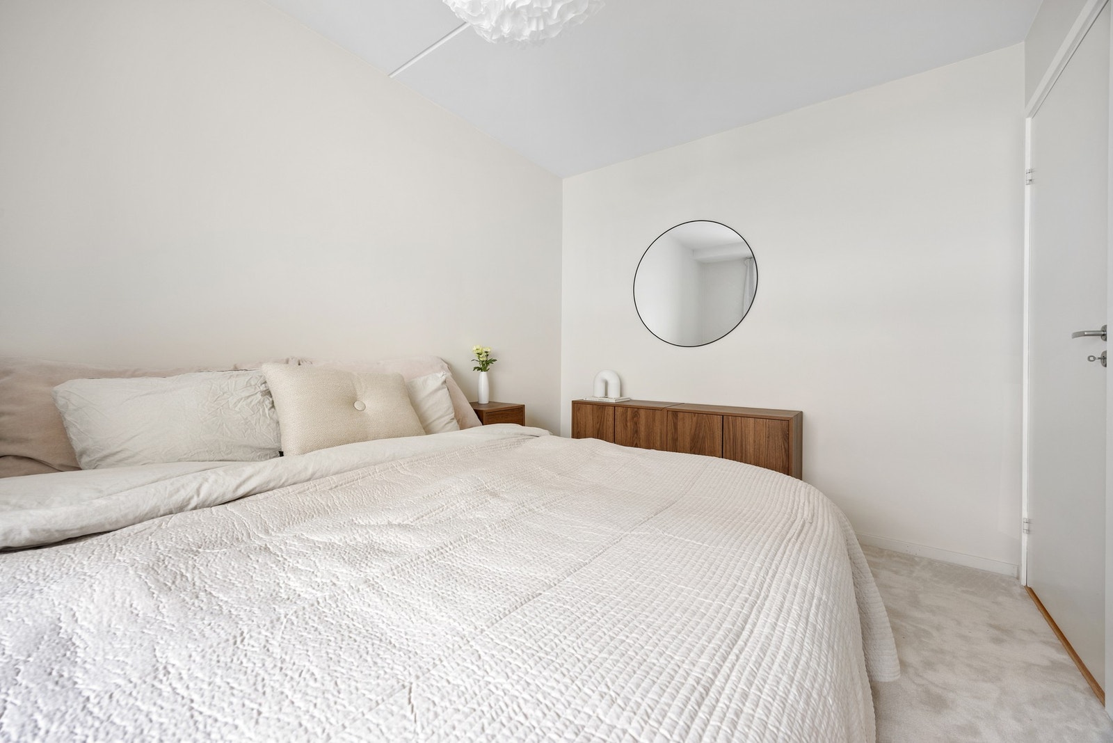 Det er heldekkende tepper på begge soverommene. Galleribilde