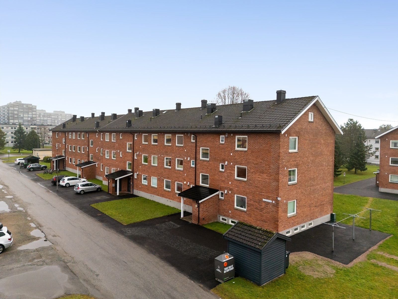 Falkum ligger sentralt til og er et av Skiens mest populære boligområder, med kort vei til Skiens sentrumsgater som tilbyr et rikt utvalg av kjøpesentre og butikker, kafeer og restauranter, kultur- og uteliv. Galleribilde