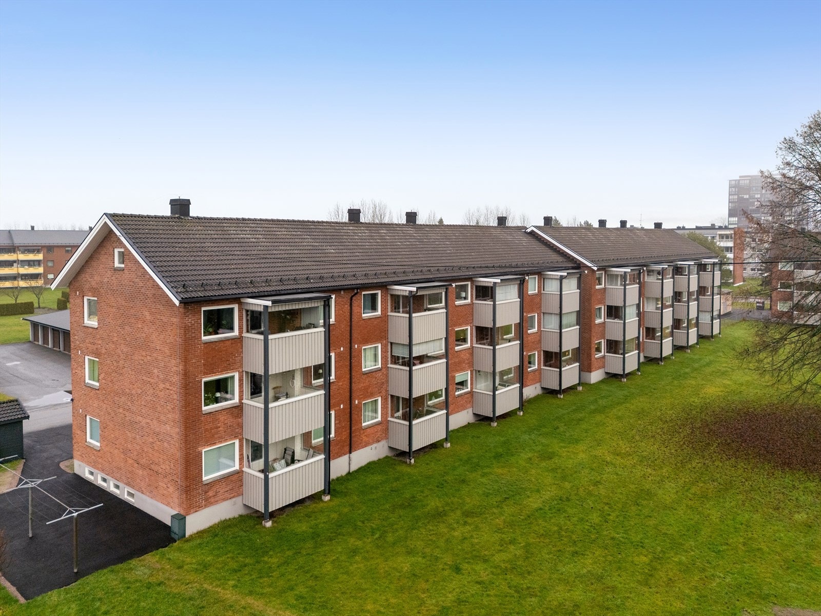 Leiligheten har en fin beliggenhet i 2. etasje i Falkum VI borettslag. Galleribilde