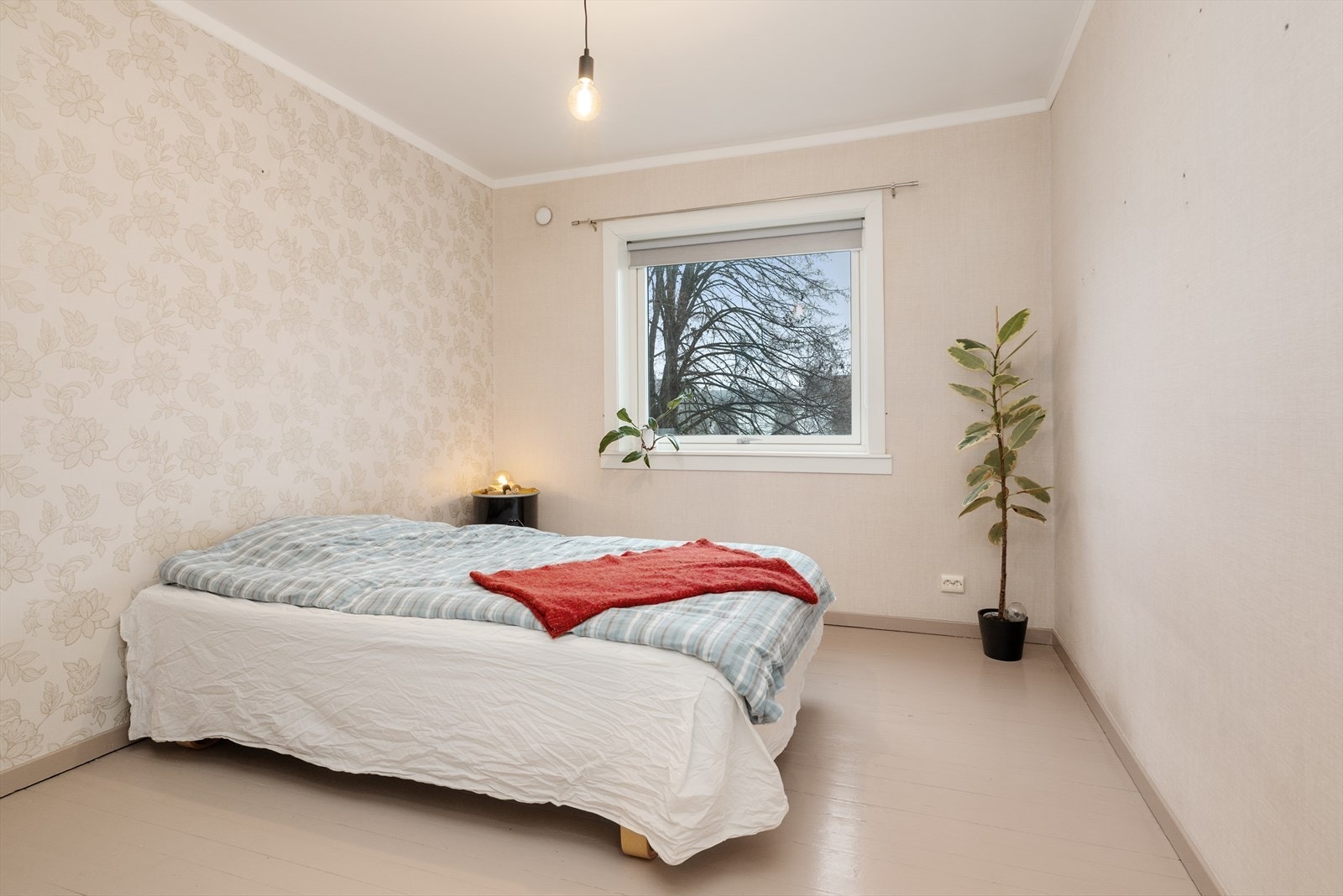 Forretningsfører opplyser at varmtvann samt TV og internett, er inkludert i felleskostnadene. Galleribilde