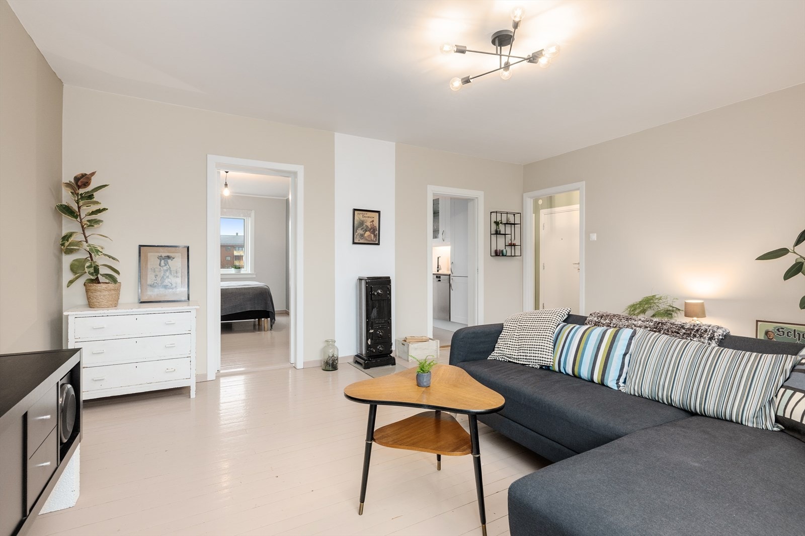 Stuen har vedovn for kaldere dager Galleribilde