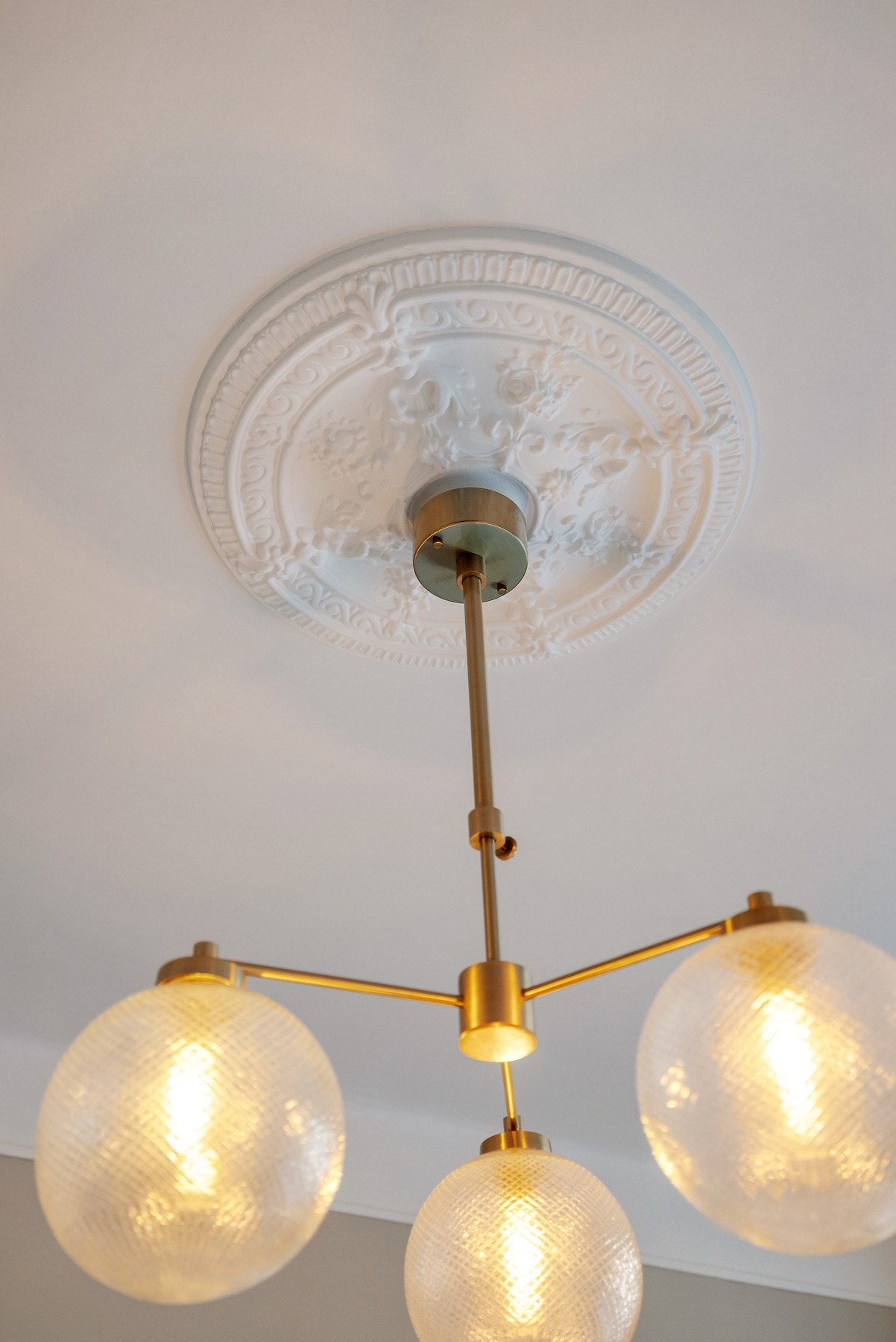 Flere klassiske detaljer - Her en nydelig rosett i taket. Galleribilde