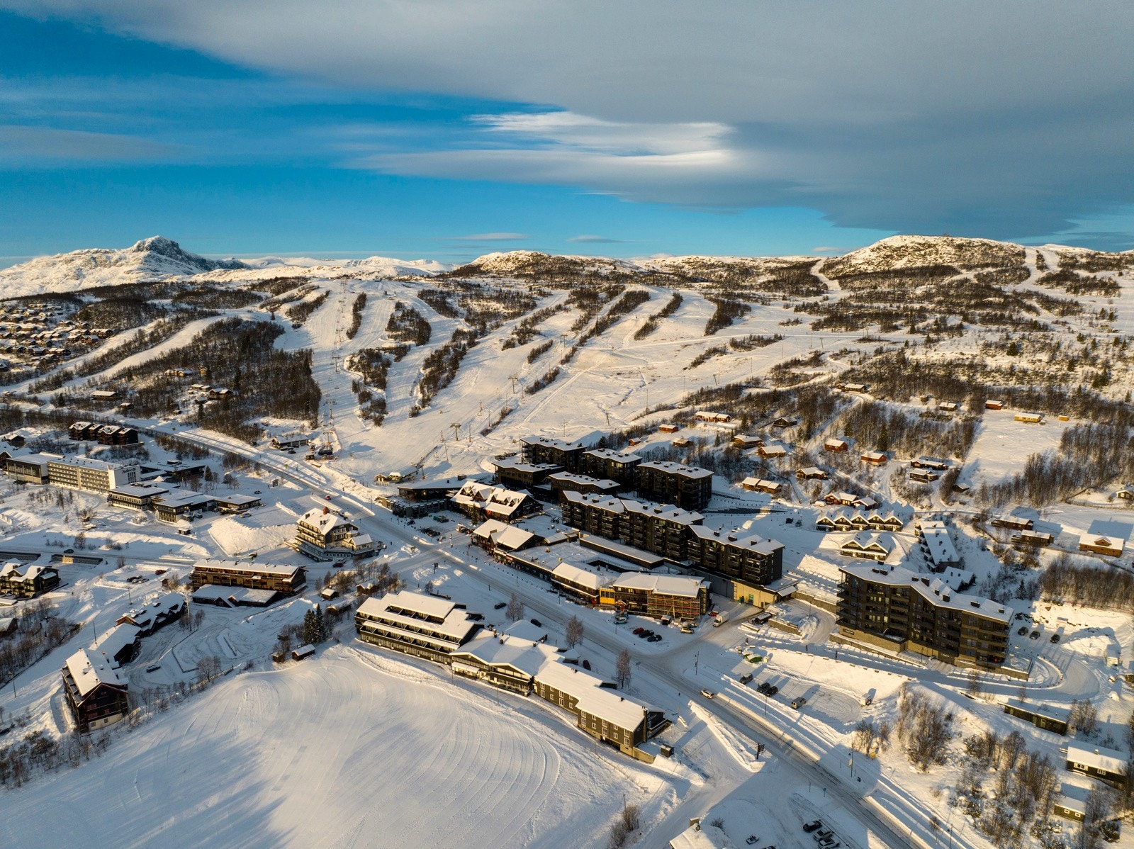 Beitostølen er en helårsdestinasjon og som skapt for å utfolde seg utendørs. En lang vintersesong og 320 kilometer velpreparerte skiløyper, sørger for optimale langrennsforhold og alpinanlegget tilbyr hele 12 nedfarter. Galleribilde