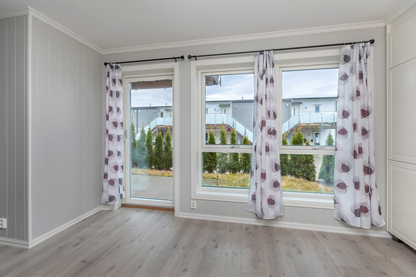 Utgang fra kjøkken til terrasse Galleribilde