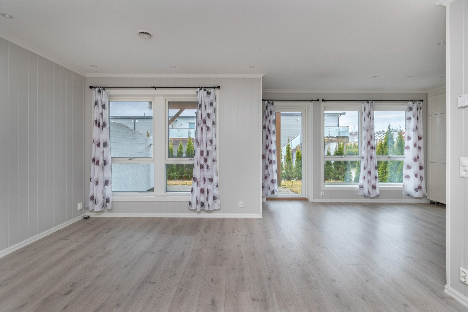 Godt med naturlig lys inn i stue Galleribilde