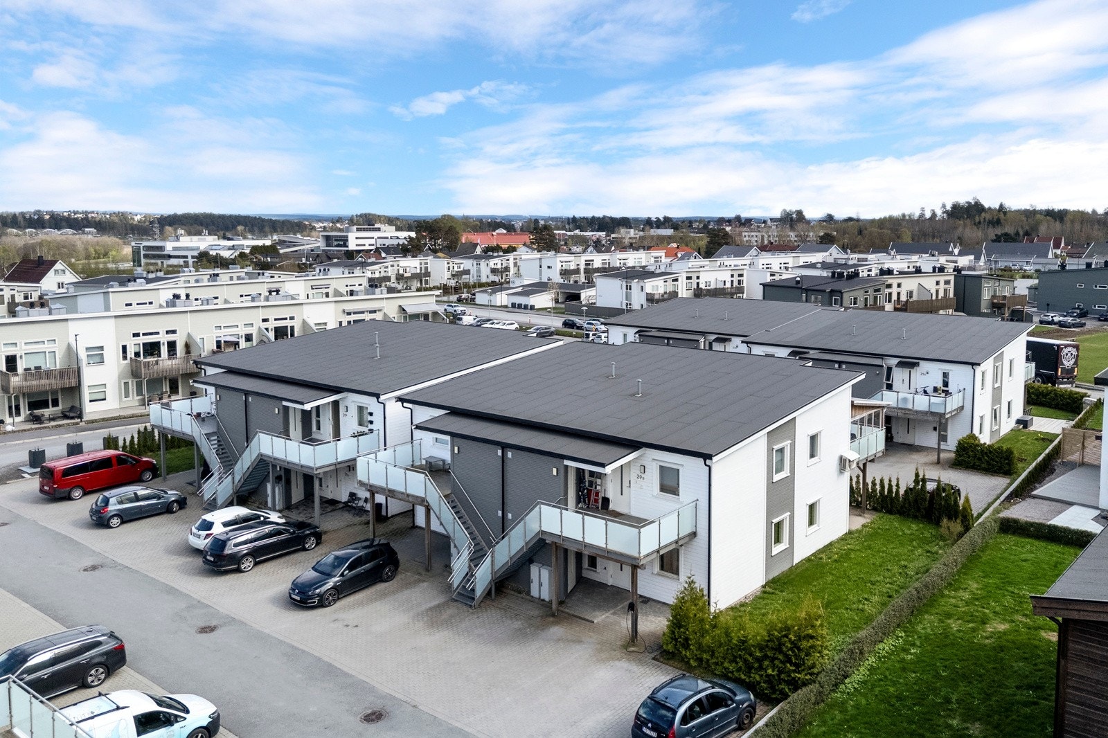 Parkering ved inngangsparti Galleribilde