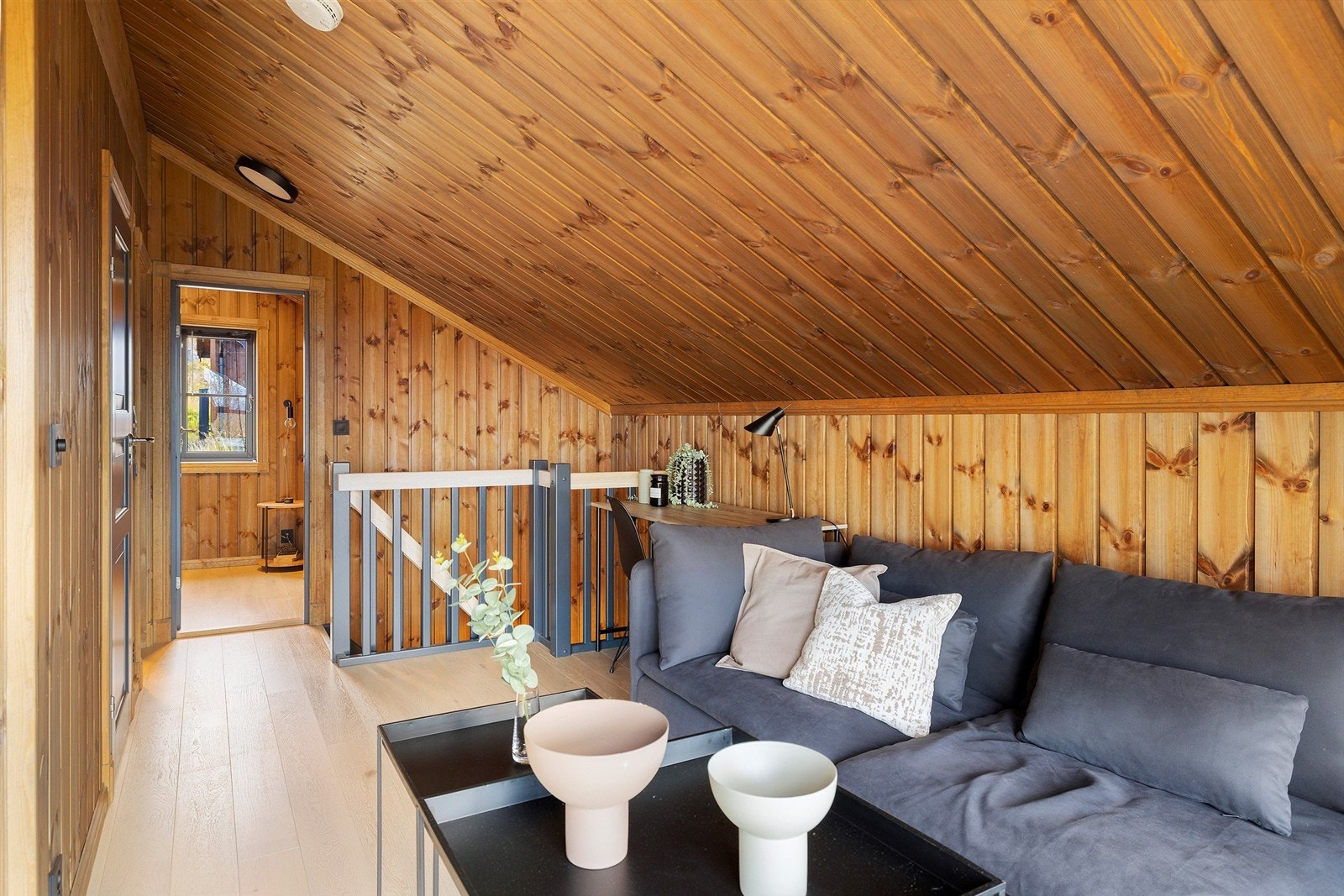 Loftstue med plass til hyttekontor Galleribilde