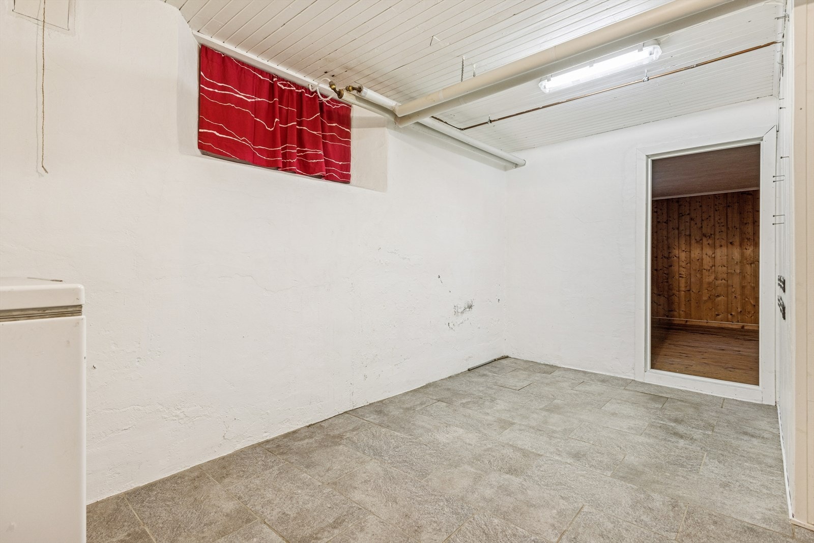 Disp.rom i kjeller Galleribilde