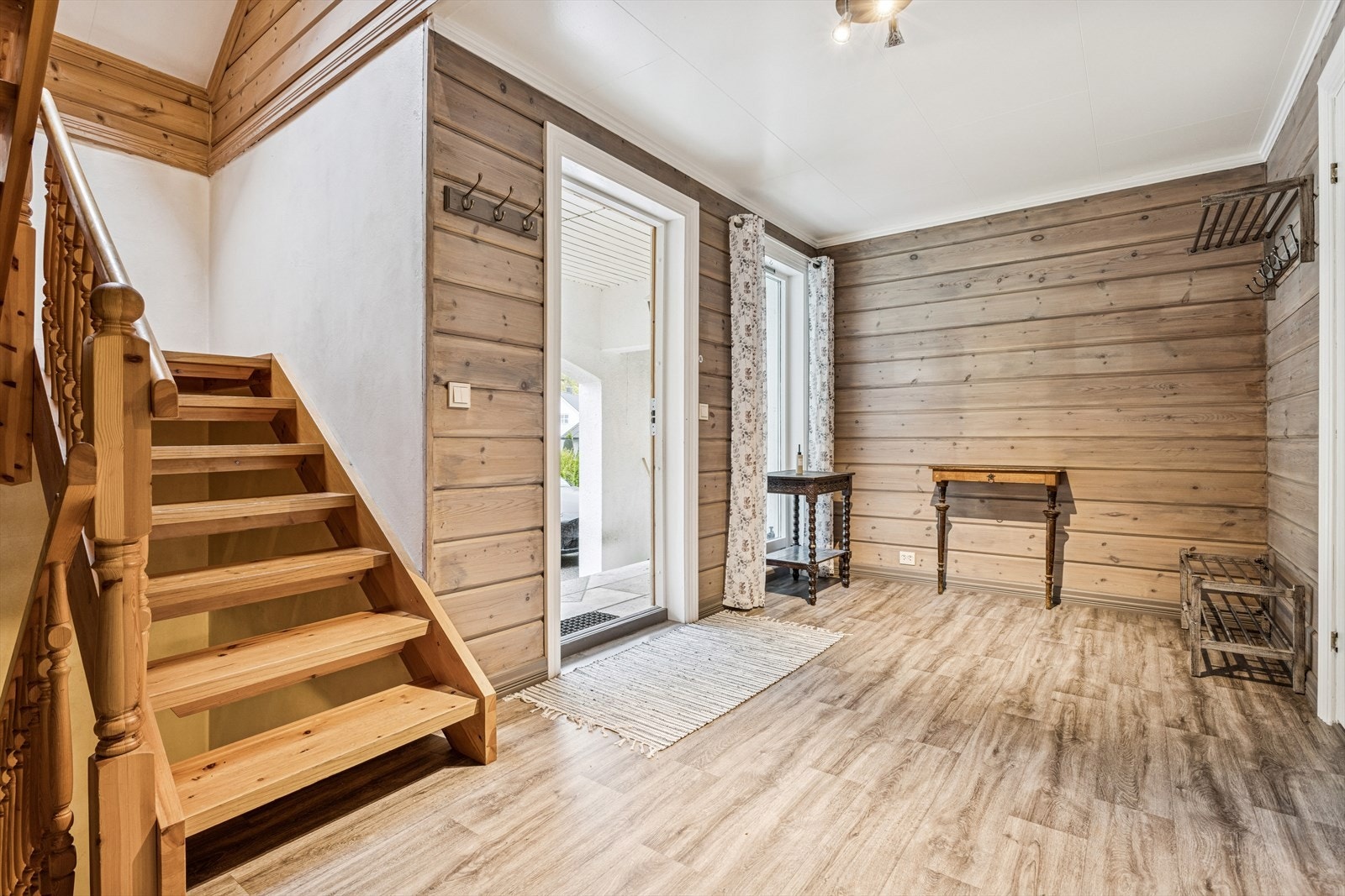 Romslig gang Galleribilde