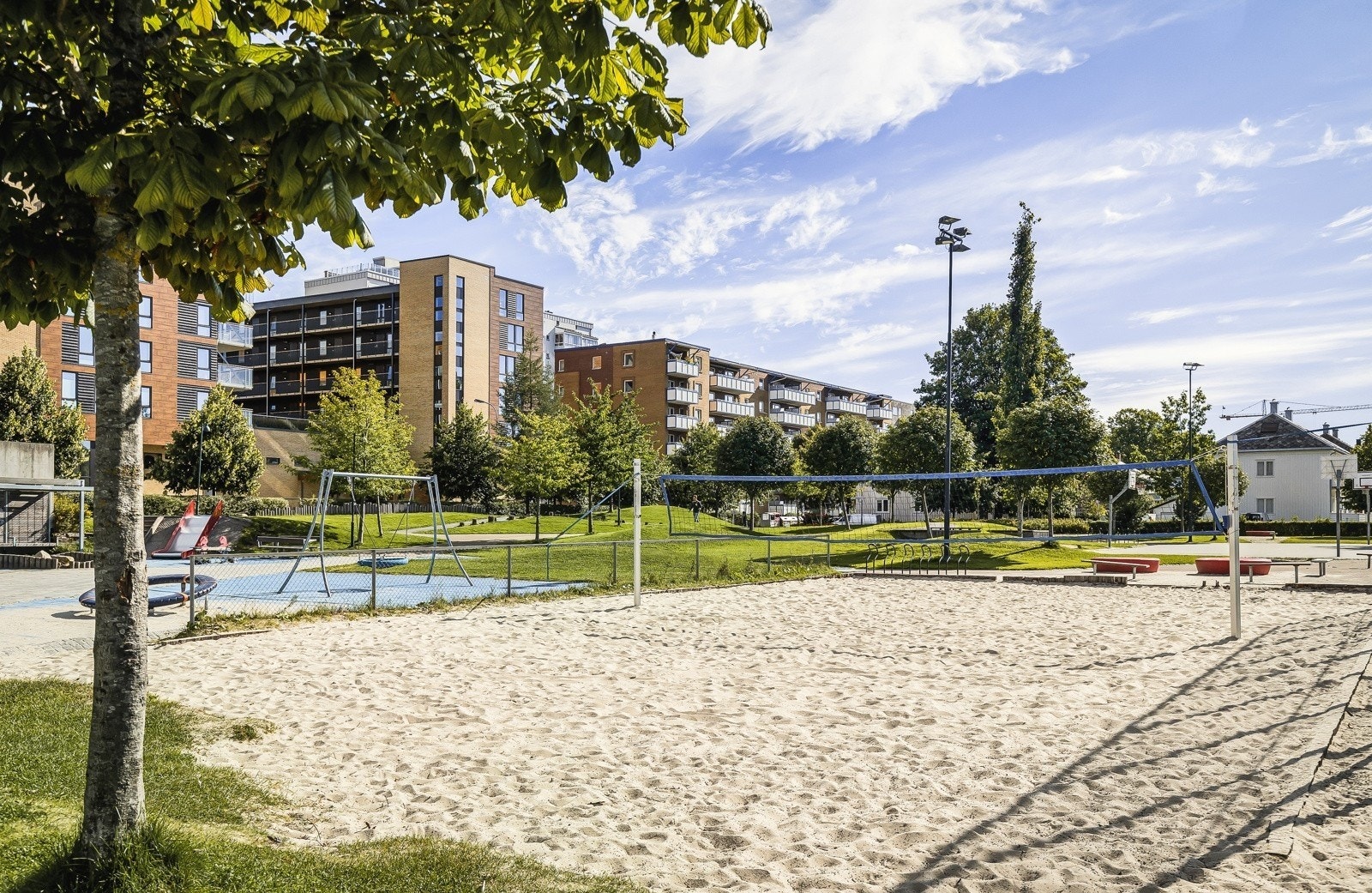 Boligen ligger i trianglet mellom St. Olav, NTNU og Midtbyen. Beliggenheten er skjermet, da boligen ligger vendt mot en lite trafikkert gate, og en bakgård. Fra boligen har man flott utsyn mot en Finalebanen. Galleribilde