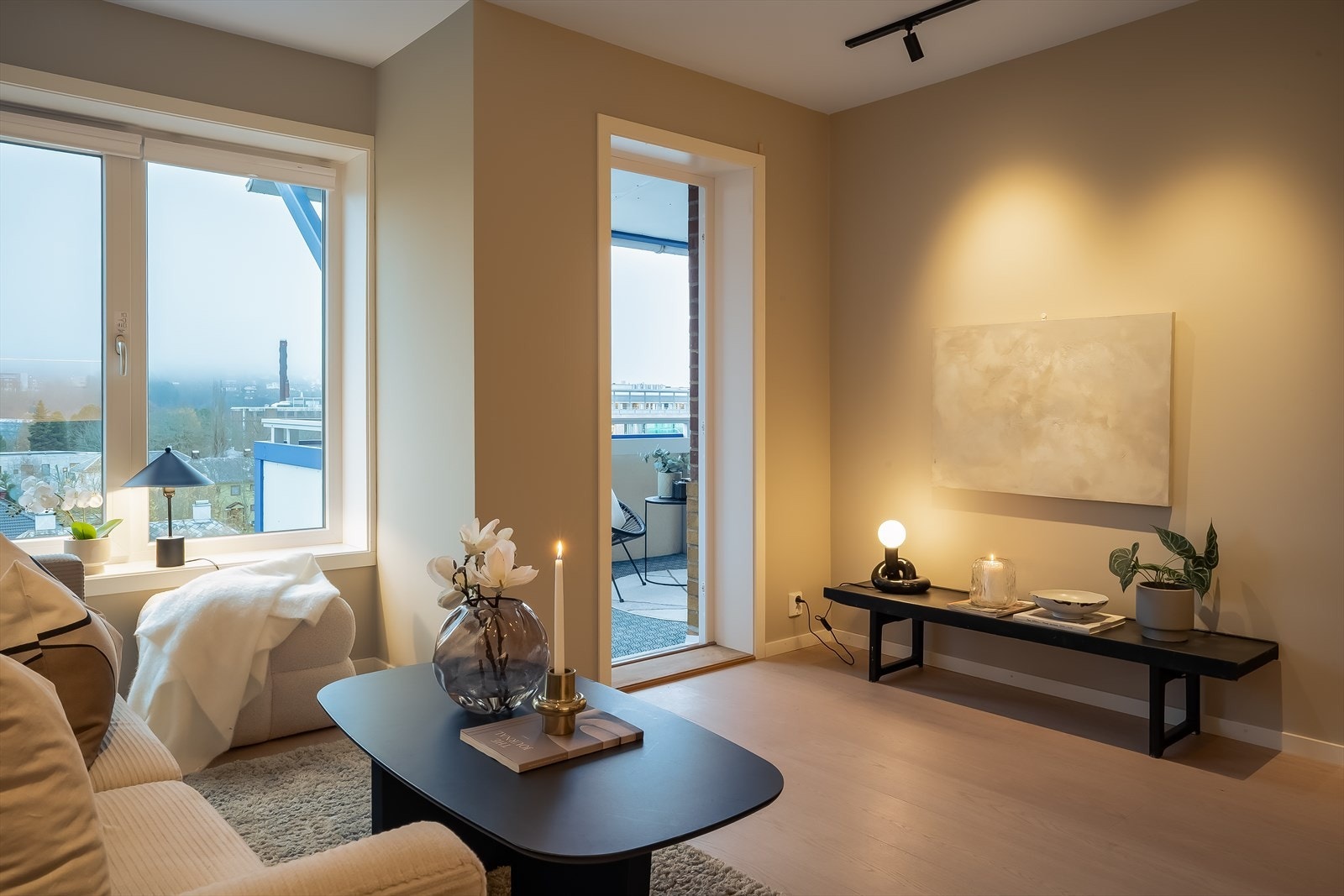 Herfra har man utgang til den verandaen. Galleribilde