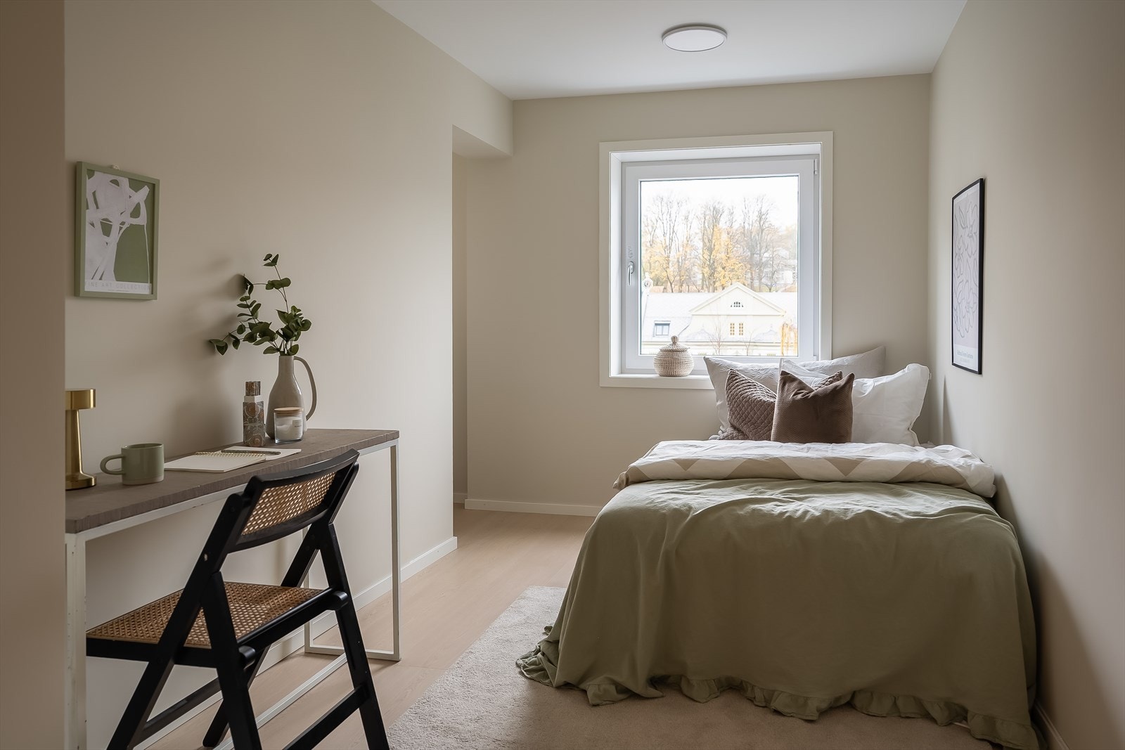 Det nest største rommet ligger rett frem for inngangspartiet, og er på 11,5 kvm. Galleribilde