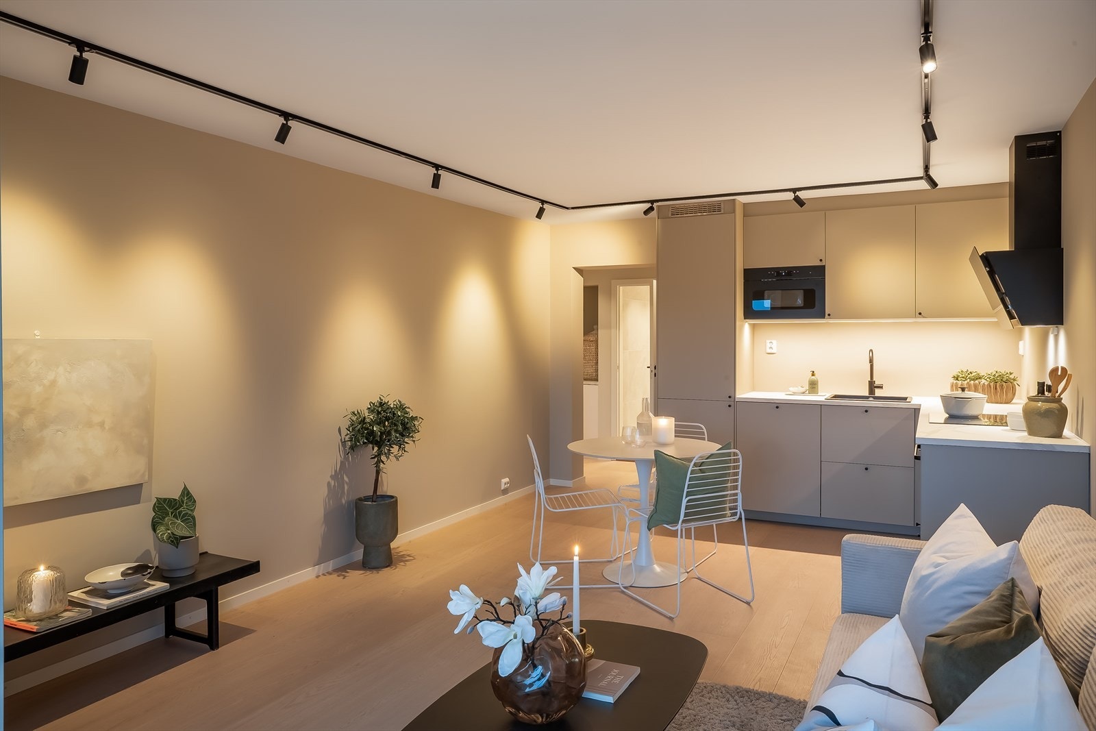 Hele boligen er totalrenovert i 2025 (se liste over oppgraderingene i salgsoppgaven). Galleribilde