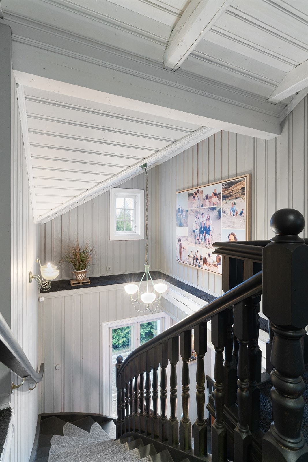 Trappeoppgang opp til boligens 2. etasje. Galleribilde