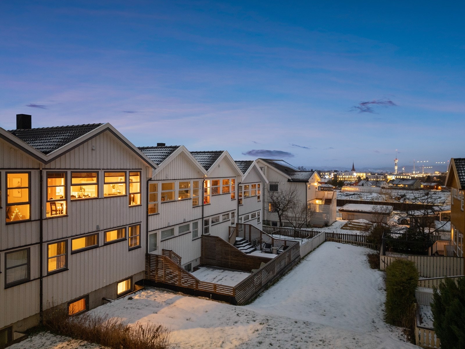 Boligen ligger svært attraktivt til på Bergheim, i et rolig og barnevennlig nabolag med flotte grøntarealer og umiddelbar nærhet til fine tur- og rekreasjonsområder. Galleribilde