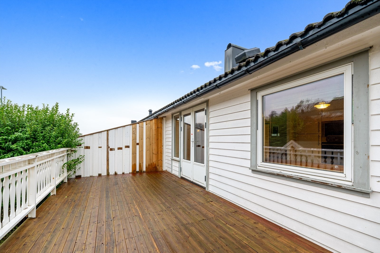 Solrik terrasse og hage Galleribilde