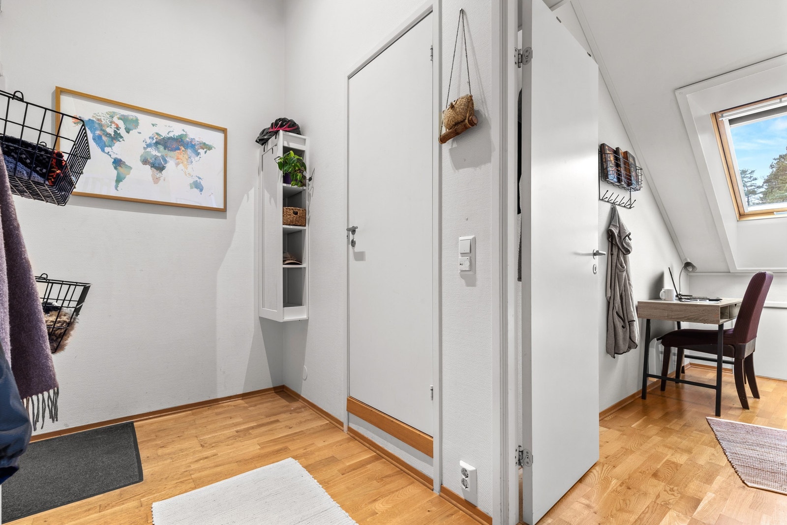 Entré med inngang til badet Galleribilde