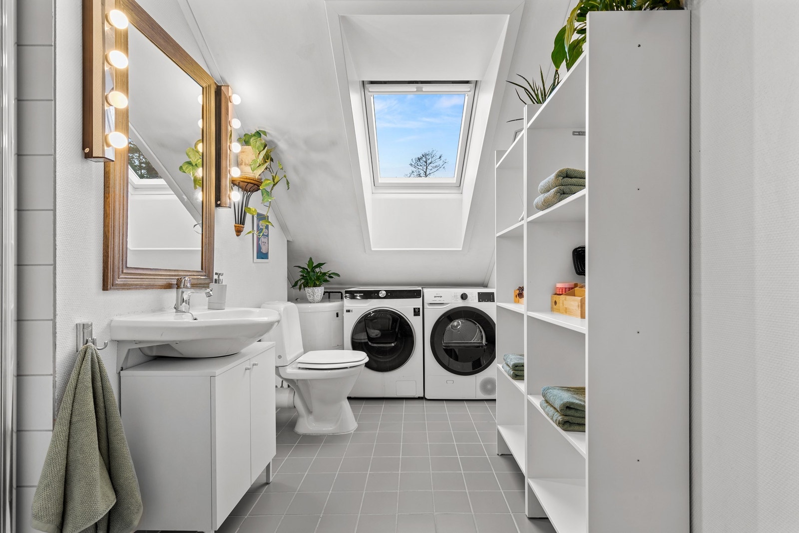 Bad med avsatt plass og opplegg for vask og tørk Galleribilde