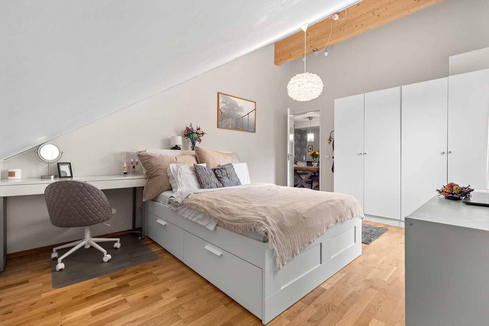 Hovedsoverom med garderoberekke Galleribilde