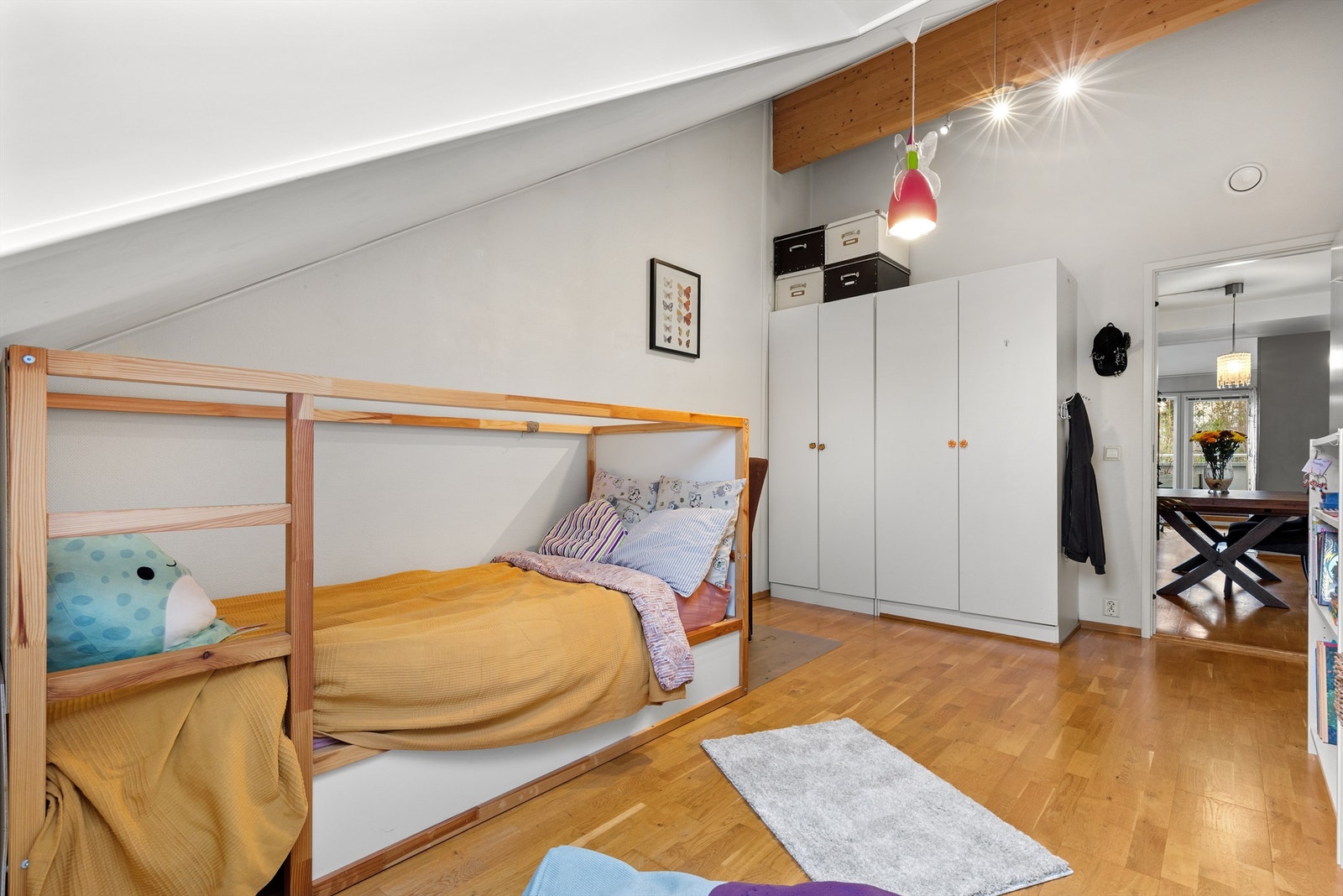 Soverom 2 med garderoberekke Galleribilde