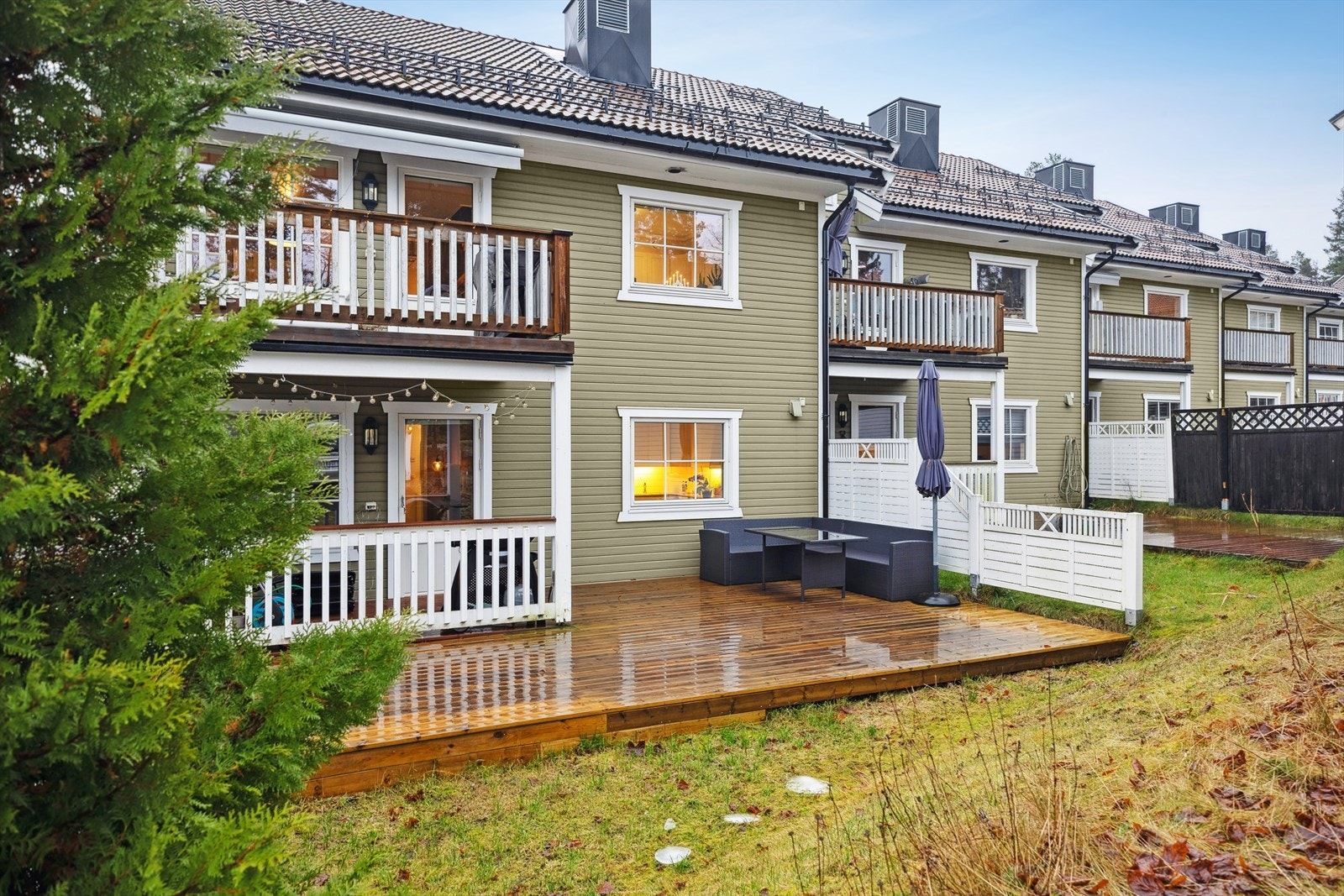 Den lille hageflekken forlenger uteområde, her har du alt. Galleribilde