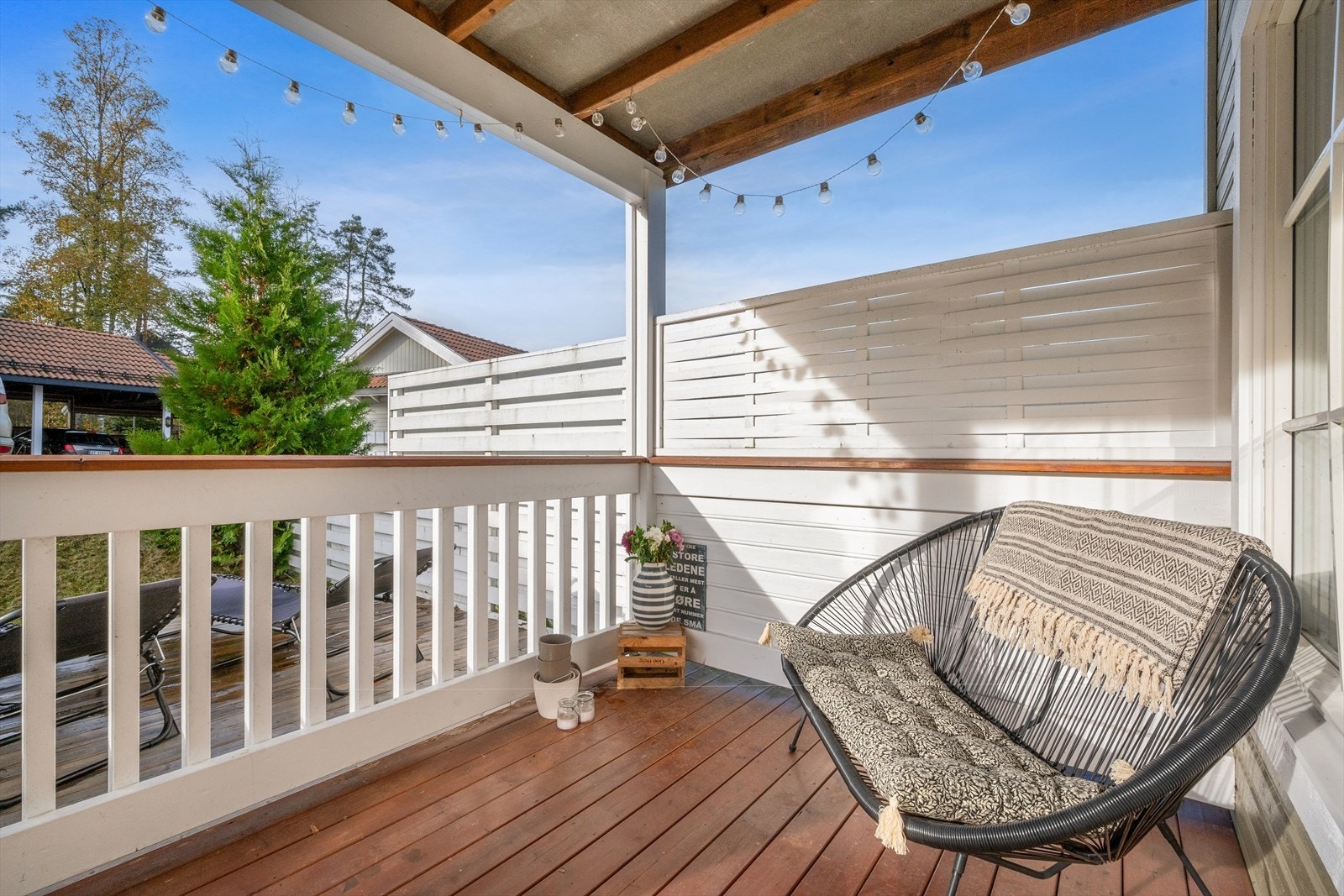 Meget praktisk med delvis overbygd terrasse. Galleribilde