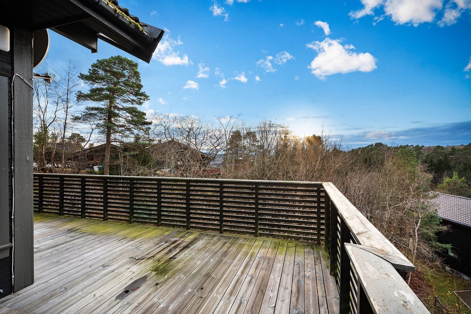 - Emera eiendomsmegling v/Erlend Stokmo har gleden av å presentere Tjørnhaugen 76 - Galleribilde