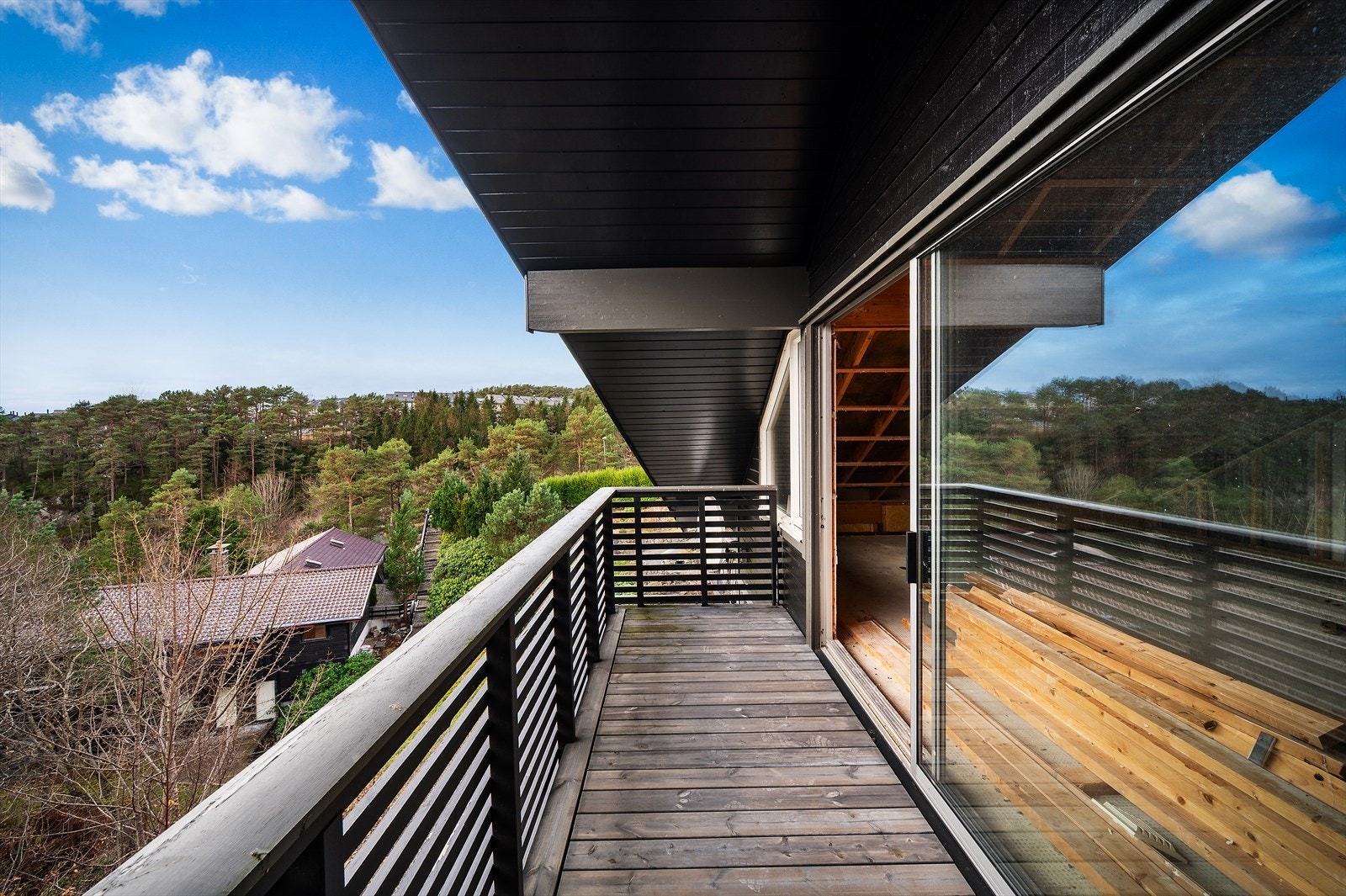 - Emera eiendomsmegling v/Erlend Stokmo har gleden av å presentere Tjørnhaugen 76 - Galleribilde