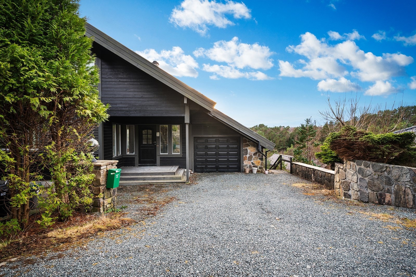 - Emera eiendomsmegling v/Erlend Stokmo har gleden av å presentere Tjørnhaugen 76 - Galleribilde