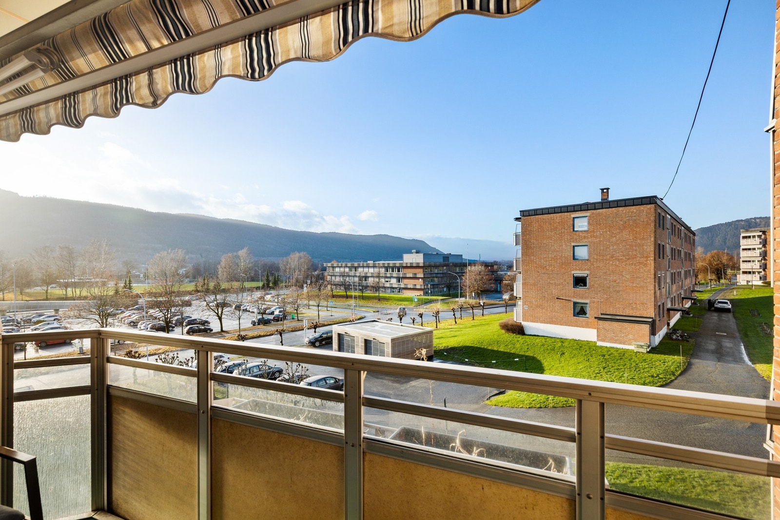 Det er hyggelig utsyn utover fellesarealene og nærområdet Galleribilde