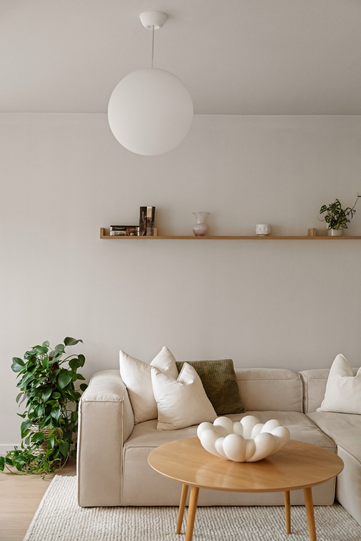 Felleskostnadene er på Kr. 4.362 pr. mnd. og inneholder blant annet varmtvann, oppvarming og internett-pakke. Galleribilde