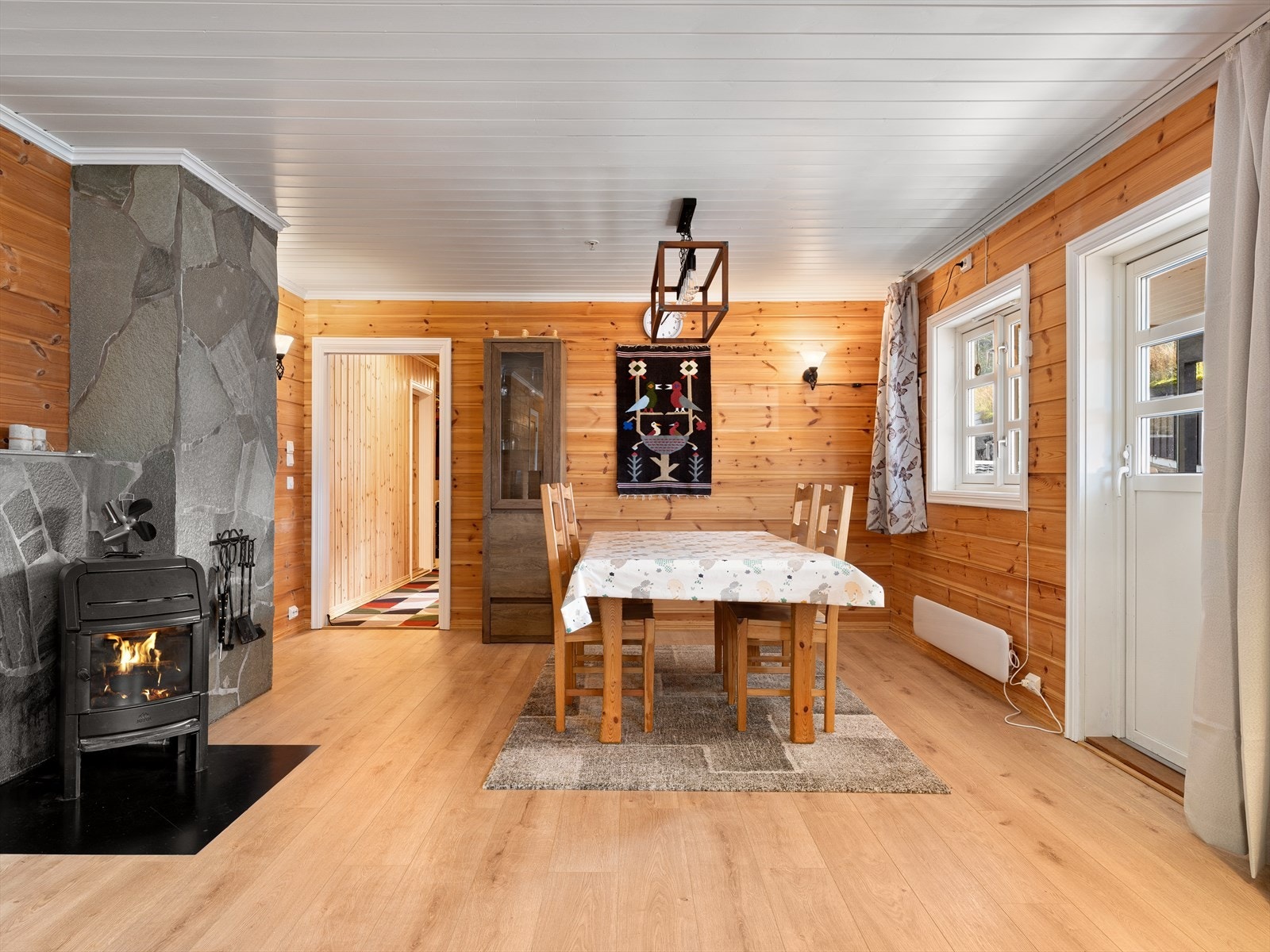 Koselig med peis for ekstra varme. Galleribilde