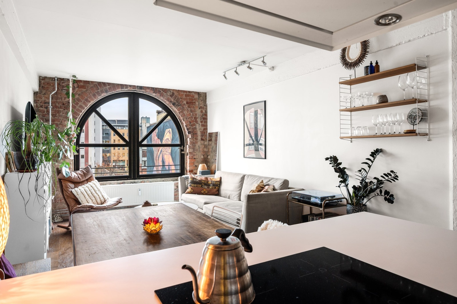 En unik og arealeffektiv studioleilighet med svært sentral beliggenhet like ved Akerselva. Galleribilde