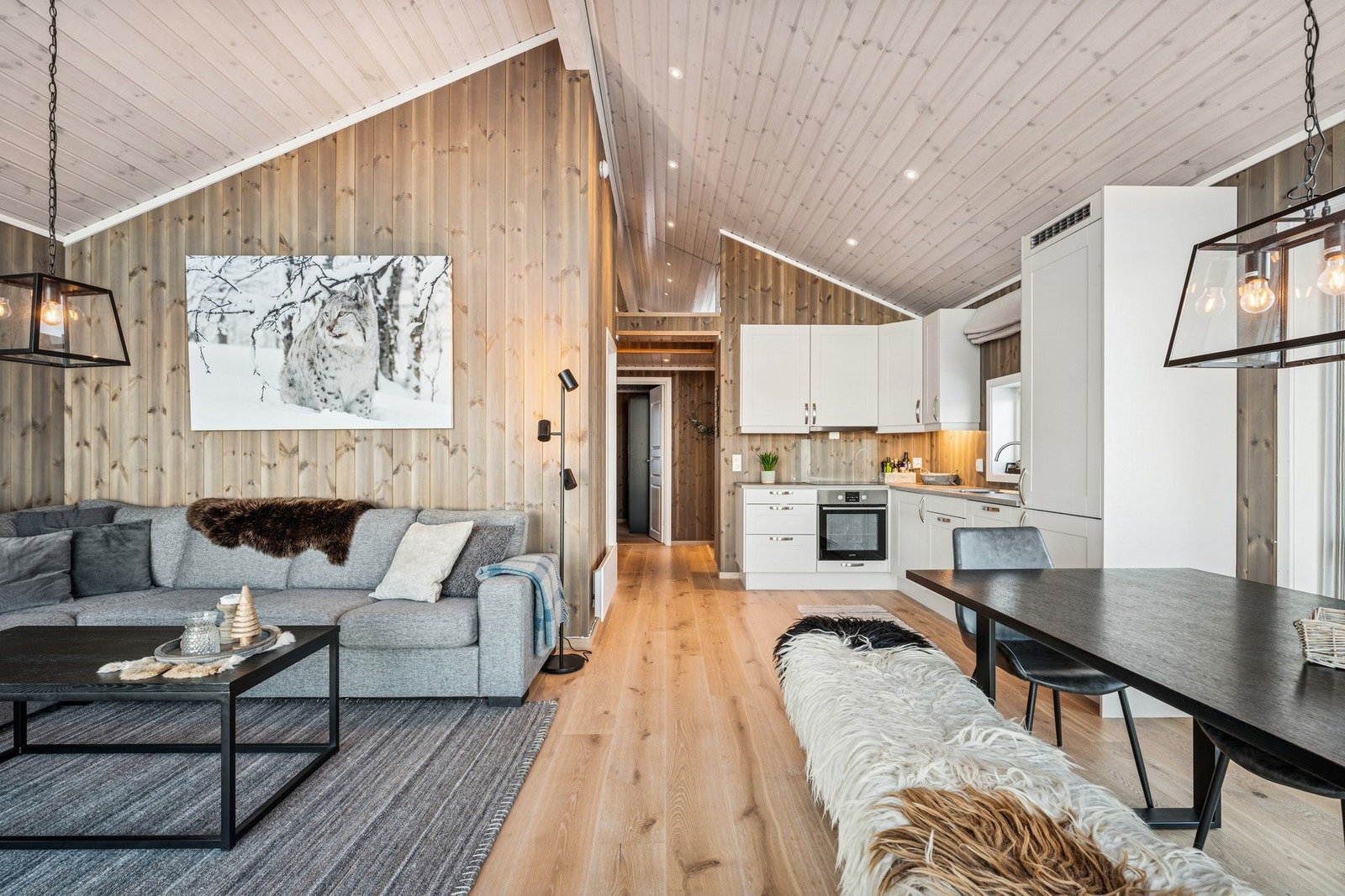 Den åpne løsningen skaper en god atmosfære. Galleribilde