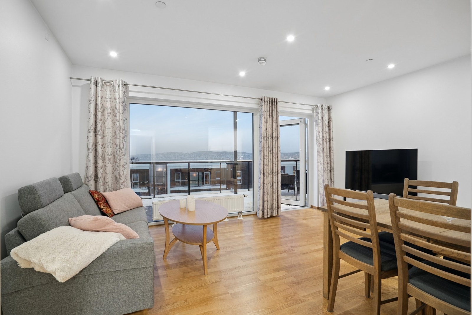 Dette er en attraktiv toppleilighet med solrik veranda og biloppstillingsplass i felles garasjeanlegg. Galleribilde