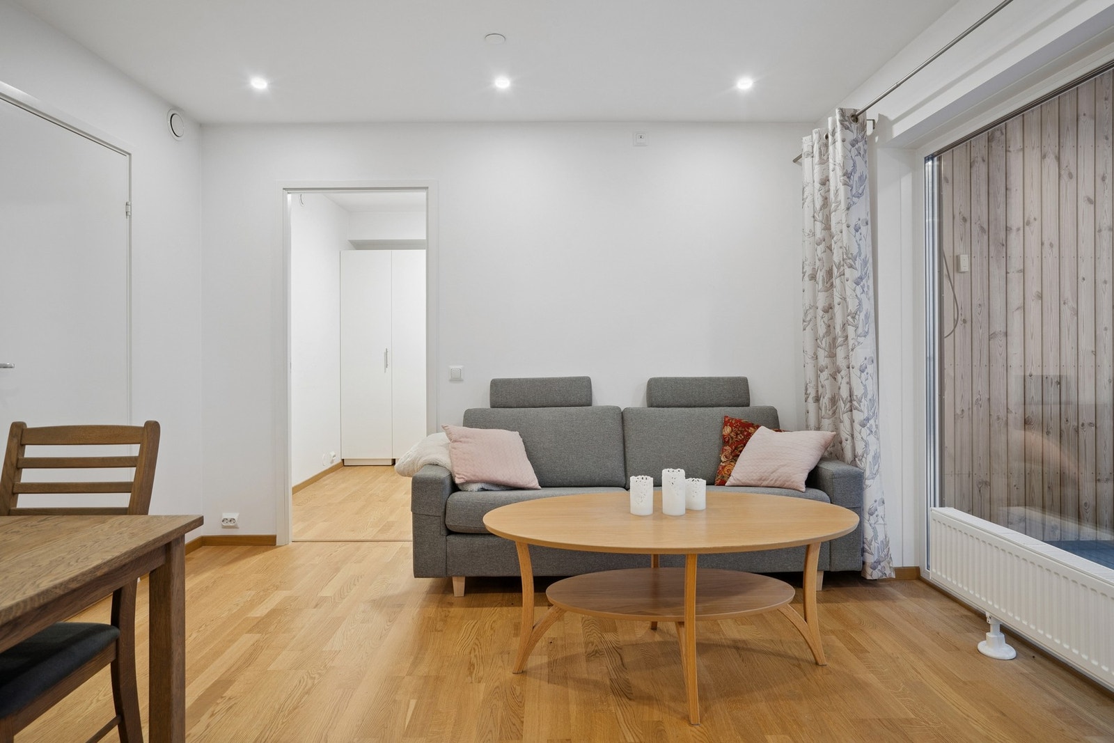 Stuen er av en fin størrelse. Galleribilde