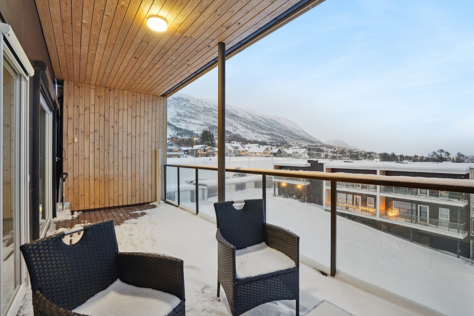 Verandaen er overbygd og på hele 15 kvm. Galleribilde