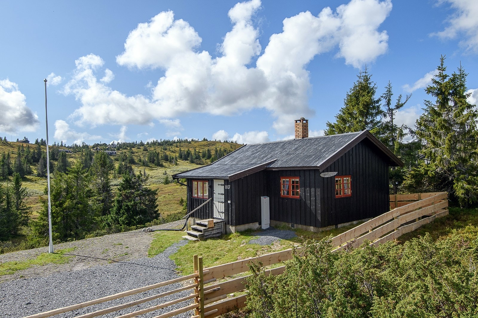 Snerten hytte i flotte omgivelser på Kroksjøen, innfor Sjusjøen! Galleribilde