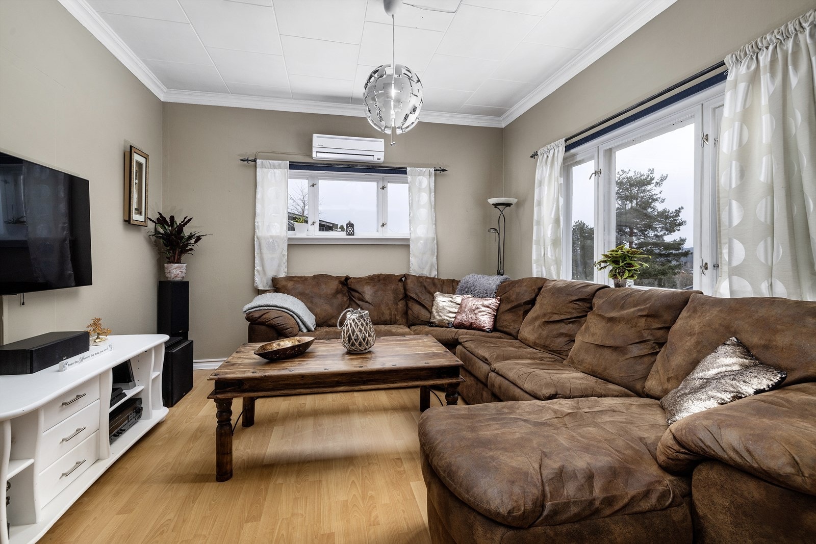 I stuen er det montert luft / luft varmepumpe. Galleribilde