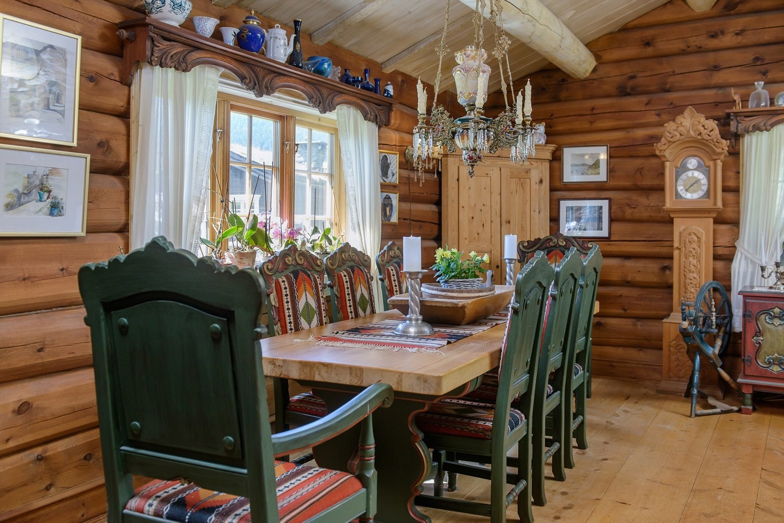 God plass til spisebord i stuen. Galleribilde