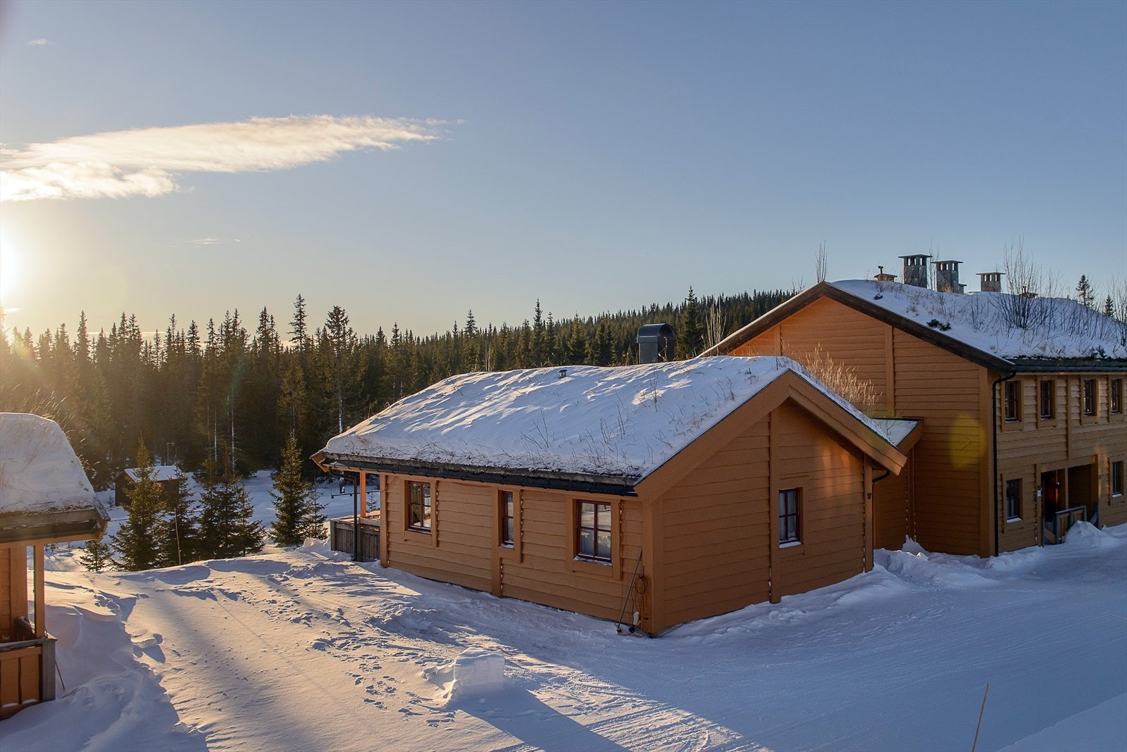 Natrudstilen Borettslag er veletablert og ligger tett på både skiløyper og alpinanlegg. Meget familievennlige omgivelser. Galleribilde