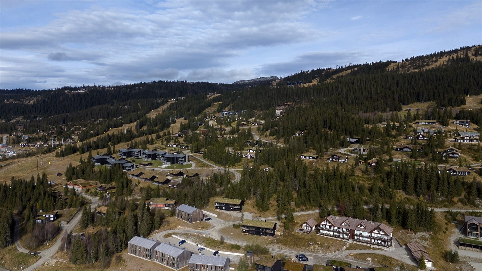 Flott oversikt over området! Leiligheten er et perfekt utgangspunkt for hele familien med ski inn/ut og kort vei til øvrige servicefasiliteter. Galleribilde