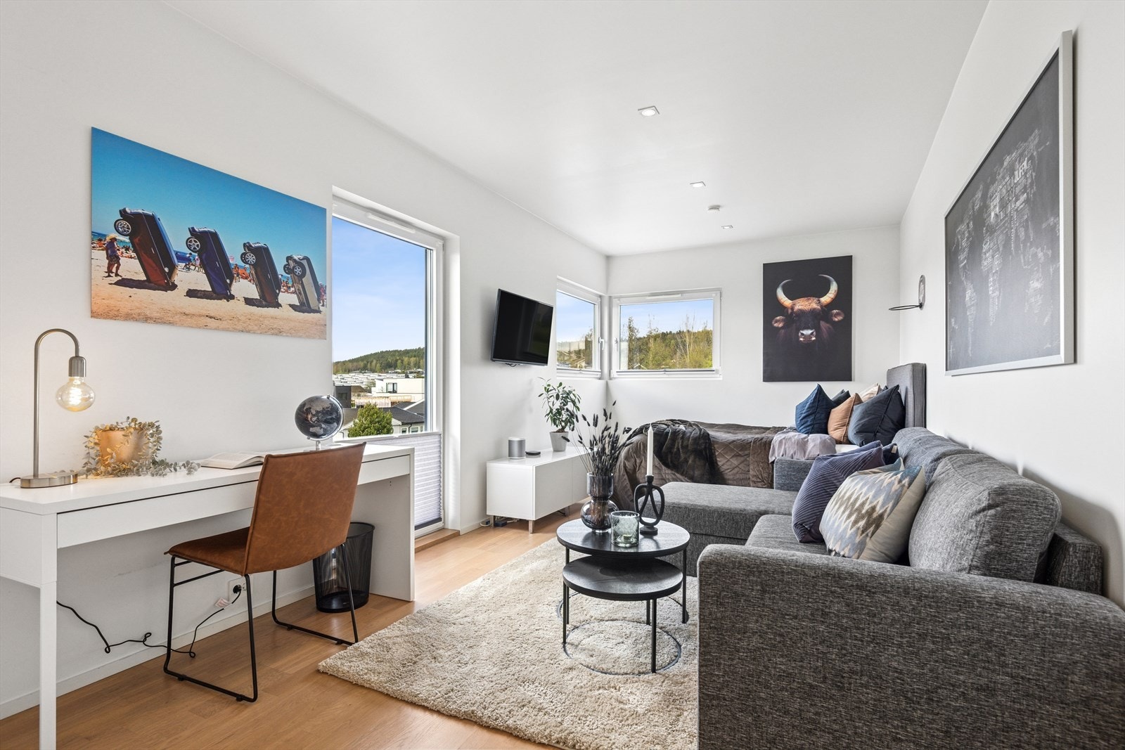 Boligen har fem soverom, tre av dem ligger i boligens 2.etasje. Galleribilde