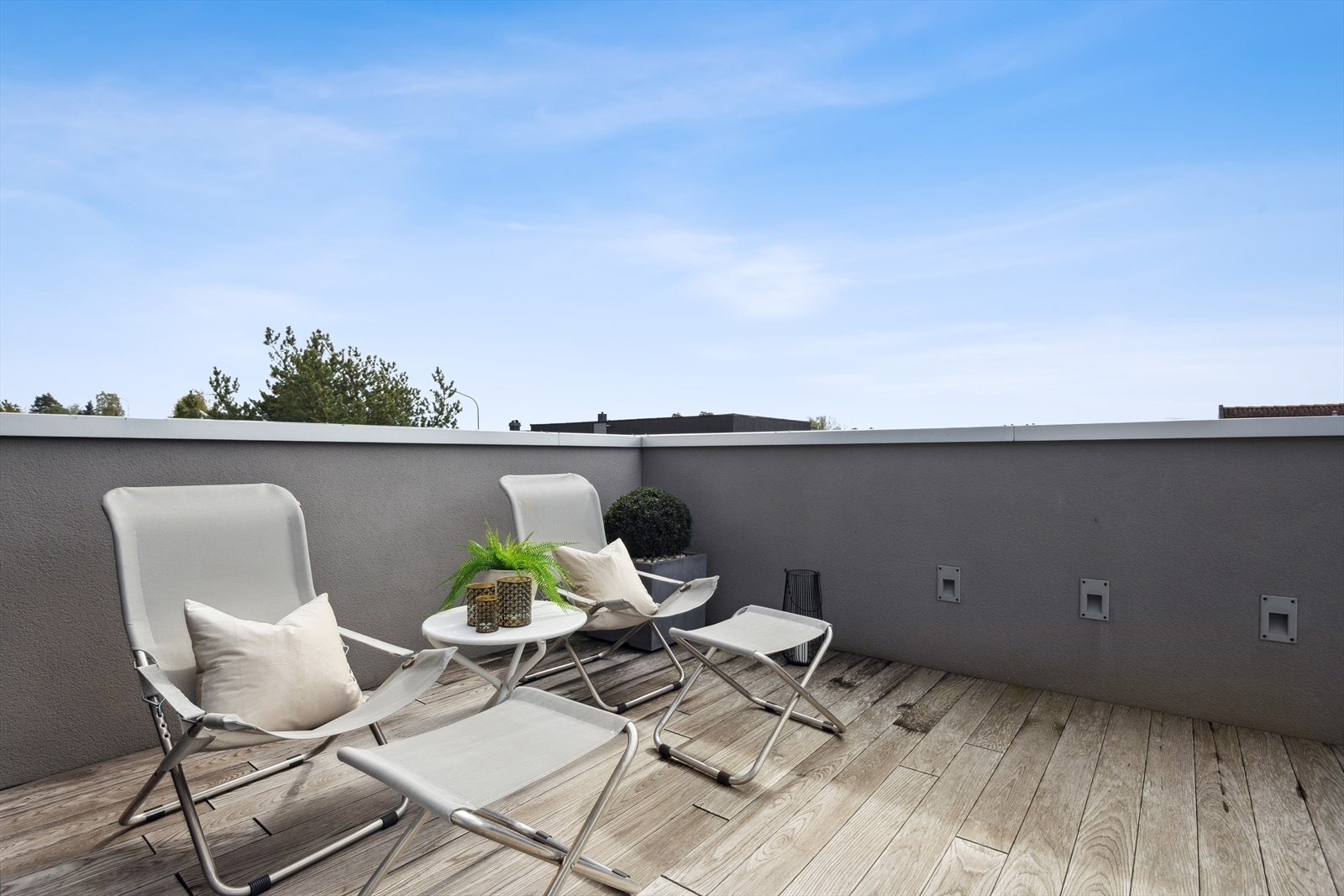 Den ene balkongen er vendt mot sør-øst og gir deg mulighet til å nyte morgensolen, usjenert. Galleribilde