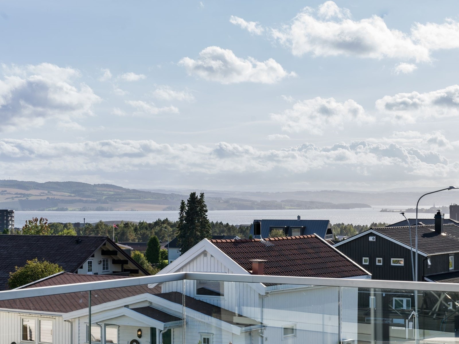 Flott mjøsutsikt fra balkongen Galleribilde