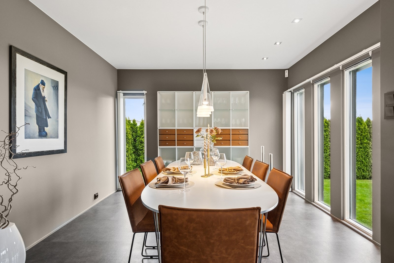 Spisestuen innbyr til hyggelige samtaler over et godt måltid. Galleribilde