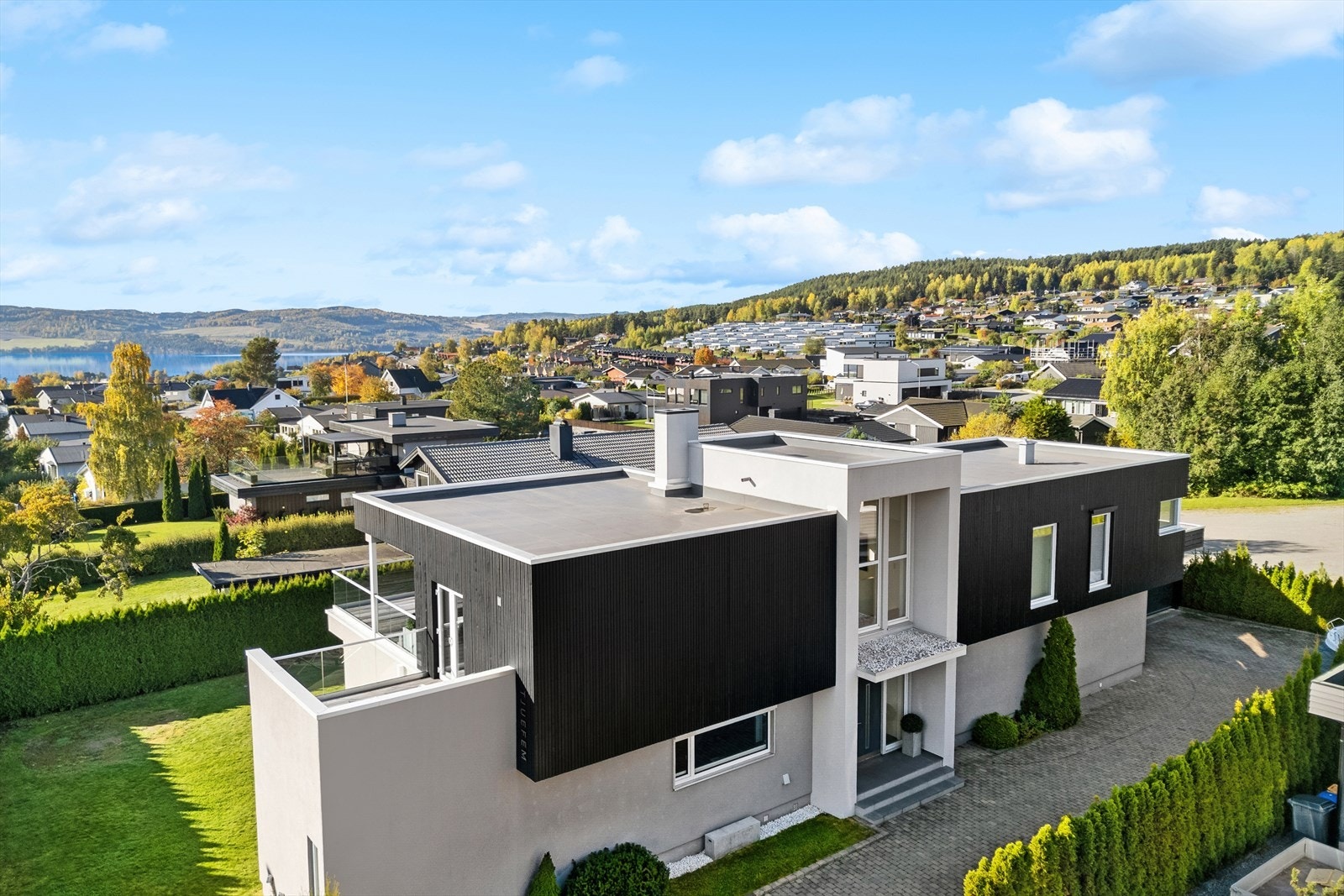 Et rolig og attraktivt boligområde, som er velegnet for barnefamilier. Galleribilde