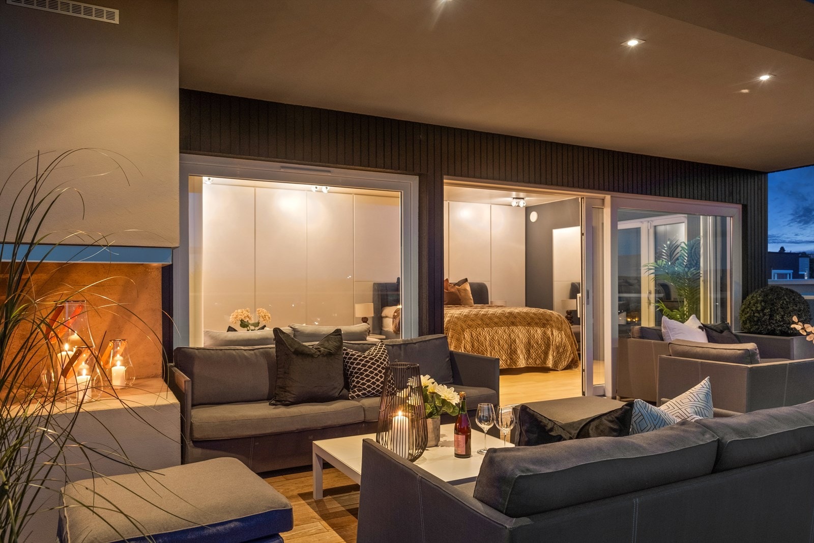 Kveldsstemning på balkongen. Galleribilde