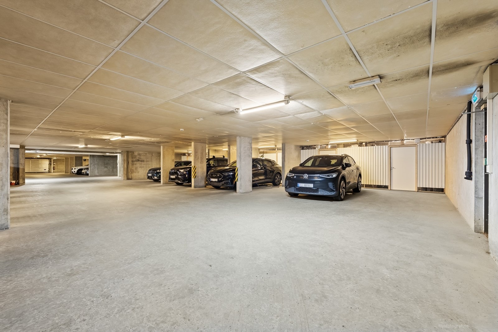 Det medfølger to garasjeplasser med tilhørende boder til leiligheten. Galleribilde